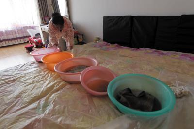 德江楼上漏水，住户失联，小区没物管，业主维权难！律师来支招……